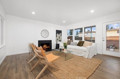 11609 Atkinson Ave, Hawthorne CA  90250-1827 exterior