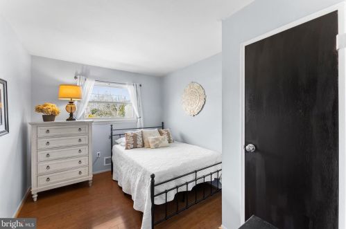 10 Gloucester Ln, Trenton NJ  08618-1006 exterior