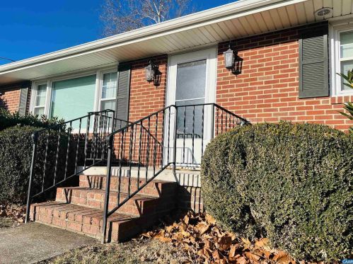 640 Essex Dr, Staunton, VA 24401-1632