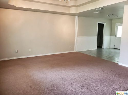 136 Royal Crest Cir, Seguin TX  78155-1076 exterior