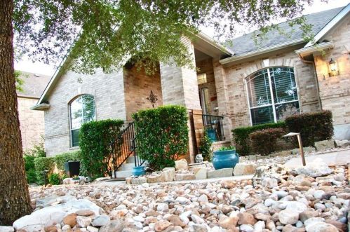 240 Abbey Dr, Austin, TX 78737-4525