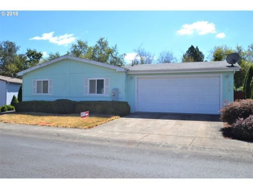 1590 Granite St, Woodburn OR  97071-3667 exterior