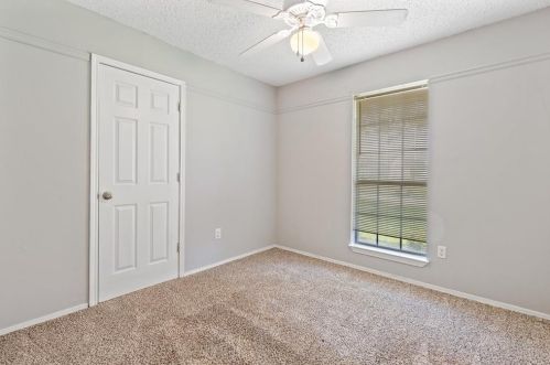 1214 High Vly Dr, Garland TX 75041-2050 exterior