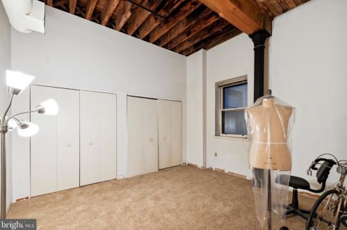 205 4th St, Philadelphia PA 19106-1855 exterior