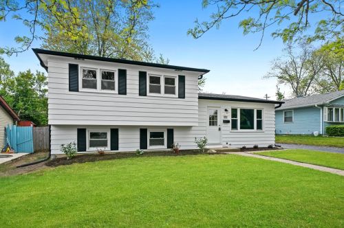 2025 Herbert Dr, Waukegan, IL 60087-1432