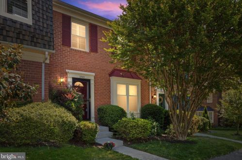 3703 Mount Airey Ln, Annandale, VA 22003-1550