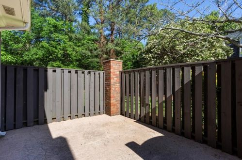 10 George Wythe Pl, Atlanta, GA 30318-1504
