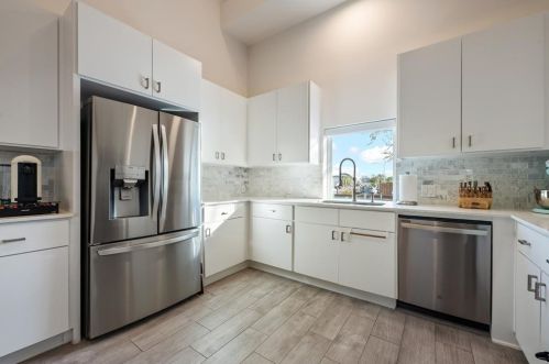 5008 Baker St, Austin TX  78721-1511 exterior