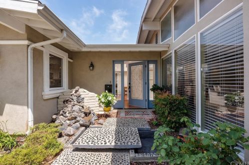 2841 Tigertail Dr, Los Alamitos, CA 90720-4900
