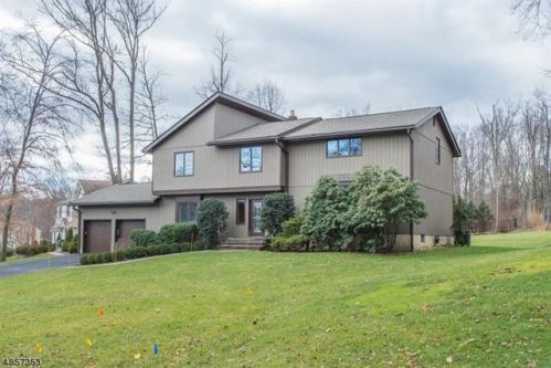 3 Indian Trail Rd, Dover, NJ 07869-3852