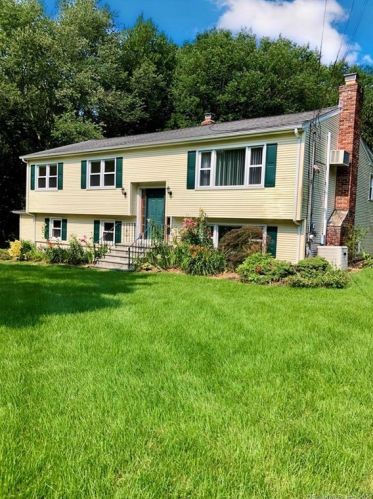 7 Cameo Dr, Huntington, CT 06484-1914