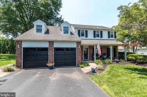 153 Forrest Dr, Southampton, PA 18966-2152