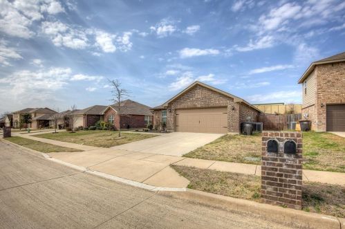 3104 Middleview Rd, Fort Worth TX  76108-6511 exterior