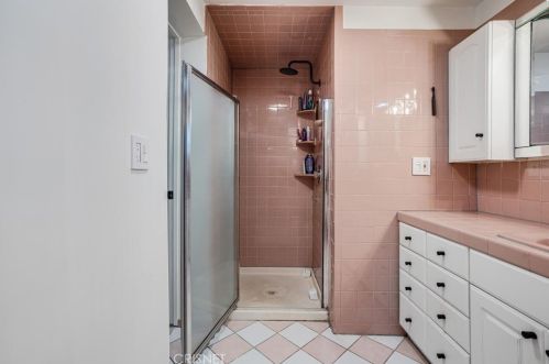 8010 Crosnoe Ave, Van Nuys CA  91402-5529 exterior