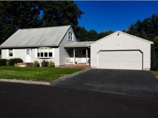 90 Gillis St, Nashua, NH 03060-6338