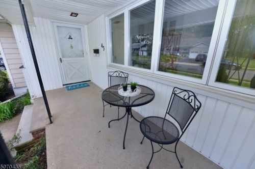 43 Briar Hills Cir, Springfield, NJ 07081-3419