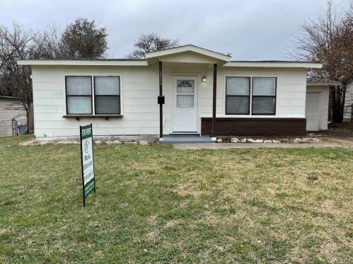 2316 Reginald Rd, Fort Worth, TX 76112-7910