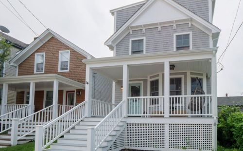 14 Homer St, Middletown, RI 02840-1612