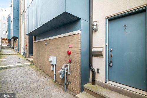 933 Front St, Philadelphia PA 19123-1744 exterior