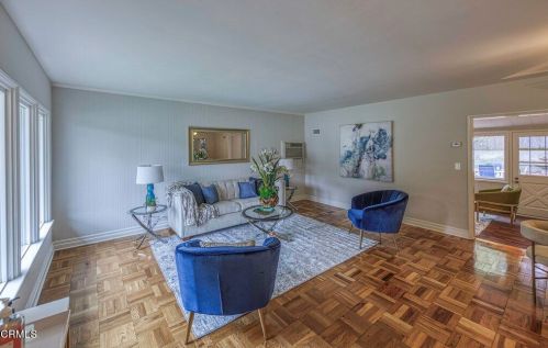 3749 Montrose Ave, Glendale, CA 91214-3232