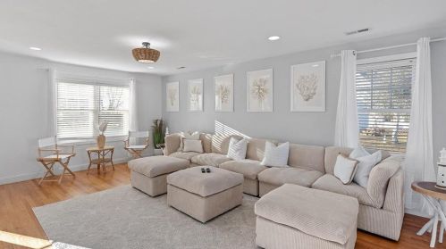 392 Forest Ave, Middletown RI  02842-4627 exterior