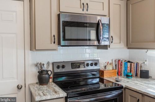 1740 Southport Dr, Lancaster PA  17603-9351 exterior