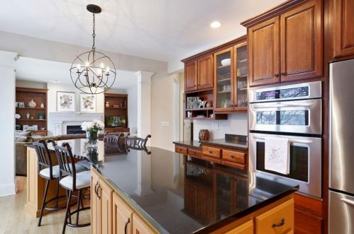 1704 Brant Cir, Saint Paul MN  55122-2290 exterior