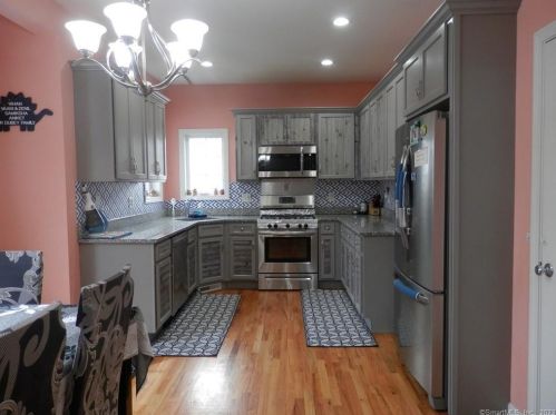 12 Heritage Ct, Waterbury, CT 06716-2682