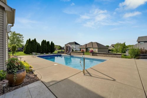 1100 Hyde Park, Crown Point IN 46307-7881 exterior