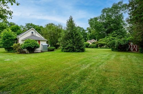 6 Dogwood Ln, Princeton NJ  08540-8439 exterior