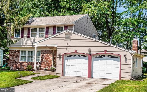 726 Mohawk St, Blenheim, NJ 08012-1258