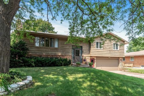 7811 44th Ave, Minneapolis, MN 55428-4901