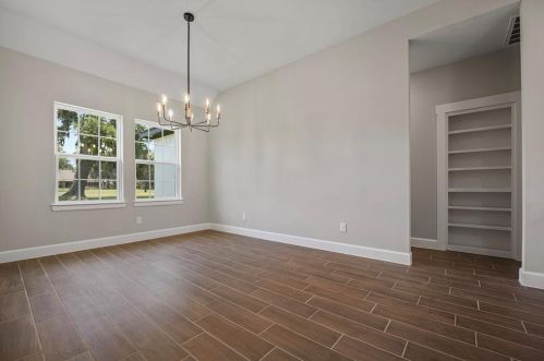 614 Longhorn Trl, Angleton TX 77515-9623 exterior