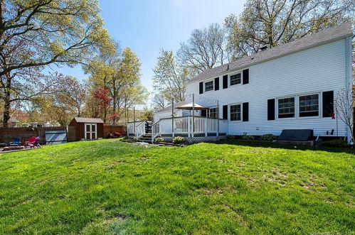 117 Gallup Hill Rd, Gales Ferry, CT 06339-1615