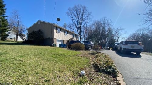 12 Boulder Field Rd, Califon, NJ 07830-4155