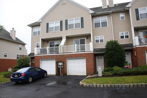 17 Castle Dr, Berkeley Heights NJ  07922-1537 exterior