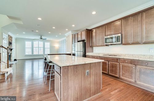 7892 Carbondale Way, Springfield VA  22153 exterior