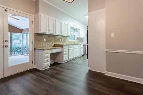 810 Mabry Rd, Atlanta GA  30328-2662 exterior
