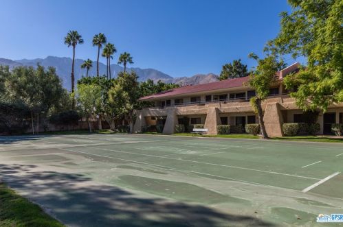 2810 Arcadia Ct, Palm Springs CA  92262-1643 exterior