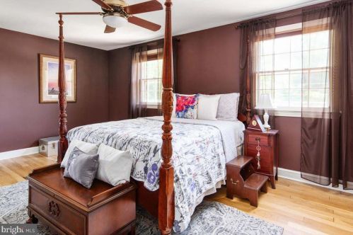 1517 Forest Glen Rd, Silver Spring MD 20910-1122 exterior