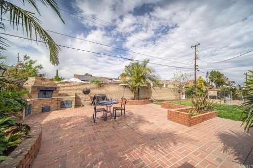 2860 Monroe Ave, Anaheim CA  92801-6034 exterior