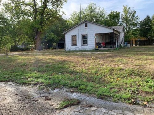627 White Ave, Rockdale, TX 76567-3115