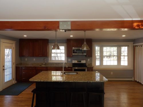 5 Southwood Dr, Londonderry, NH 03053-4020