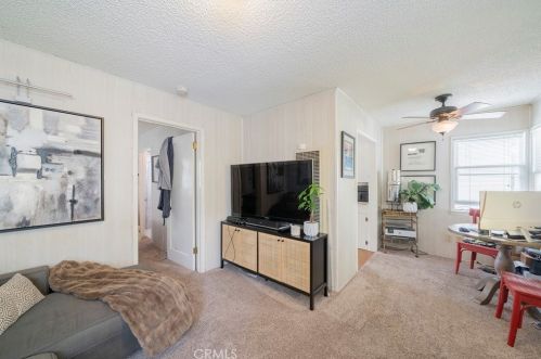 624 15th St, Huntington Beach CA  92648-4048 exterior