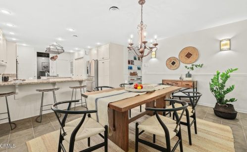 2512 Rockdell St, Glendale CA 91214-2221 exterior