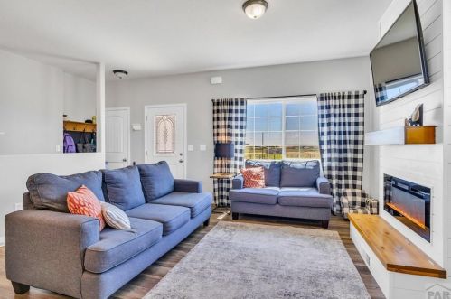 1407 Moonbeam Dr, Pueblo, CO 81007-1247