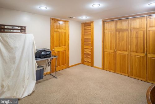 8408 Chippewa Rd, Philadelphia PA 19128-1206 exterior