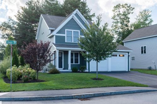 167 Shore Dr, Nashua, NH 03062-1382