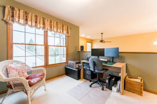 124 Mclaren Dr, Sycamore IL  60178-2255 exterior