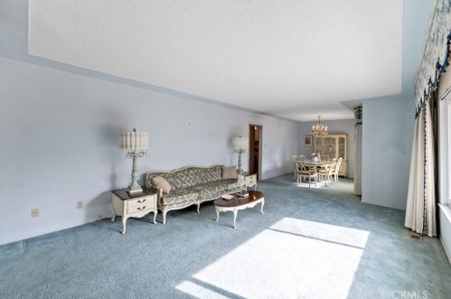 5843 Parkside Dr, Fresno, CA 93727-6231